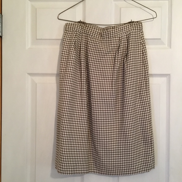 ATRIUM COLLECTION TAUPE & WHITE SUIT - SIZE 6/7 - Picture 3 of 4